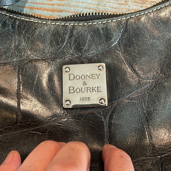 Dooney and Bourke Croco Embossed/Texture Shoulder Hangbag Leather Tote - Picture 10 of 10